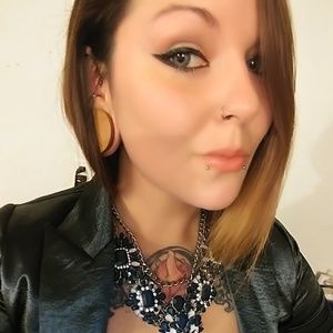 Meet your Posher, Kayla